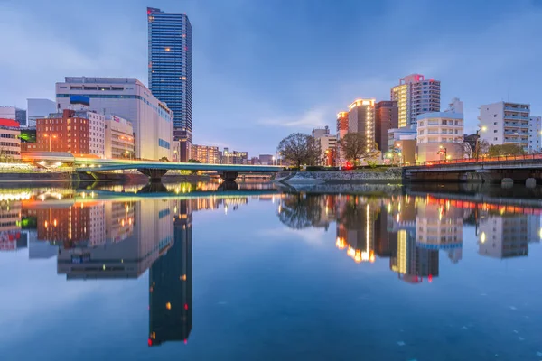 广岛，日本河流城市景观 — 图库照片