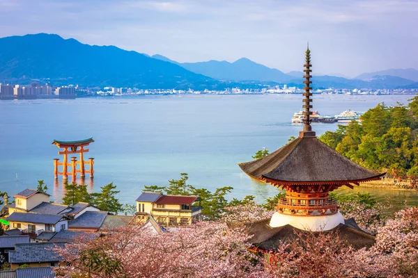 Isla de Miyajima, Hiroshima, Japón en primavera —  Fotos de Stock