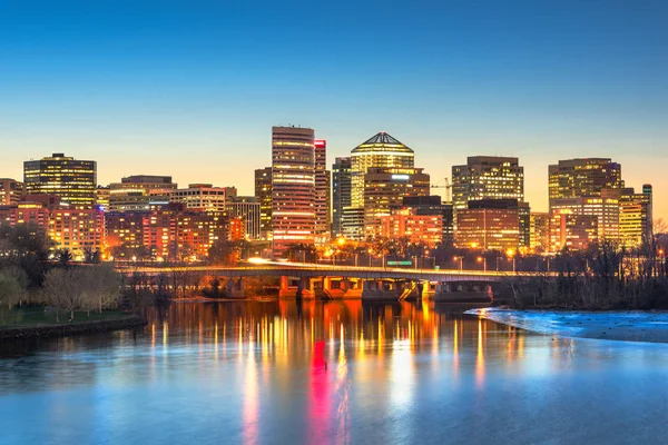 Rosslyn, Arlington, Virginia, Estados Unidos Paisaje urbano al anochecer — Foto de Stock