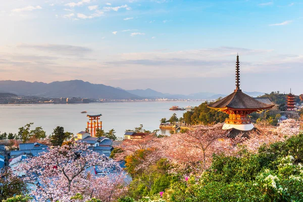 Miyajima island, hiroshima, japan im Frühling — Stockfoto