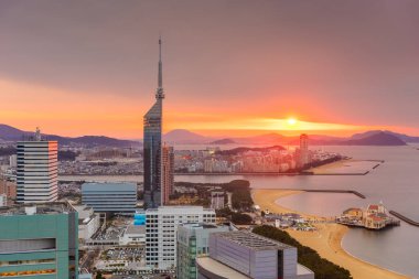 Fukuoka, Japonya manzarası ve Kulesi
