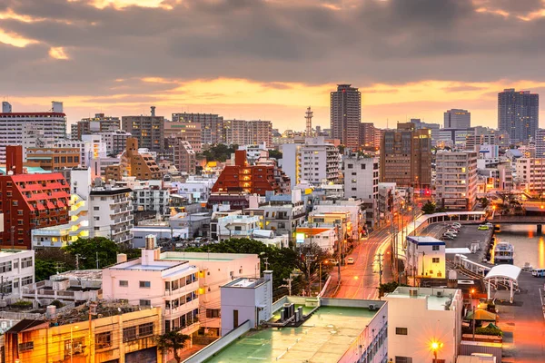 Naha, Okinawa, Japón Paisaje urbano al amanecer — Foto de Stock
