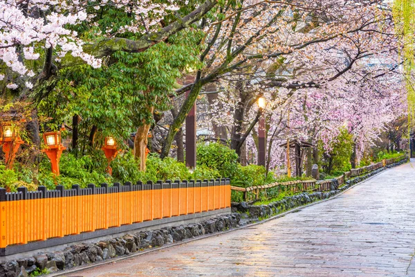 Gion Shirakawa, Kyoto, Japan in het voorjaar — Stockfoto