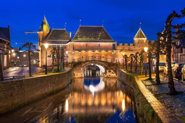 Amersfoort, Hollanda tarihi Koppelport 'ta şafakta.