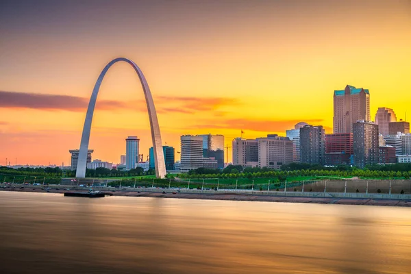Louis Missouri Usa Downtown Stadsbilden Mississippifloden Twilight — Stockfoto