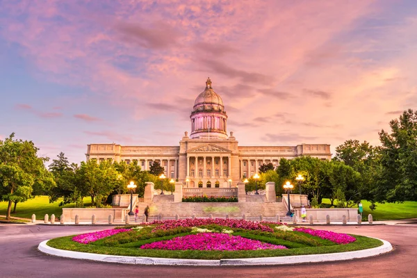 Frankfort Kentucky Con Capitolio Estatal Kentucky Atardecer — Foto de Stock