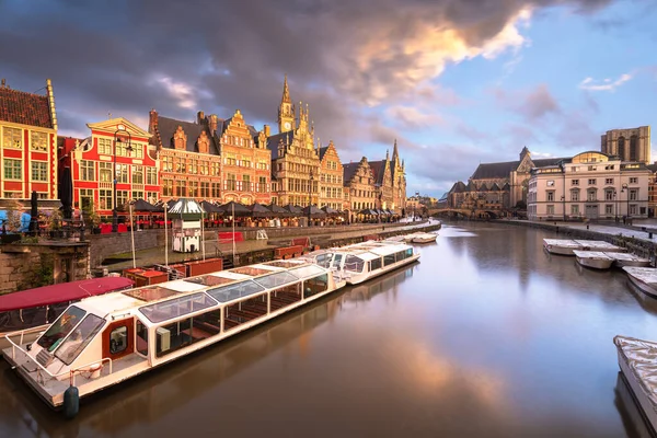 Gent België Oude Stadsgezicht Rivierboten Vanaf Graslei Bij Schemering — Stockfoto