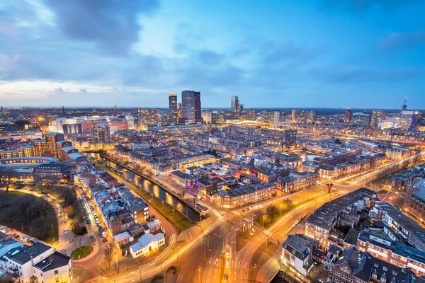 Haag Nederländernas Centrum Skyline Skymningen — Stockfoto