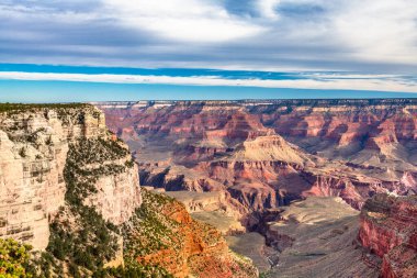 Büyük Kanyon, Arizona, ABD Şafak vakti güney kenarından.