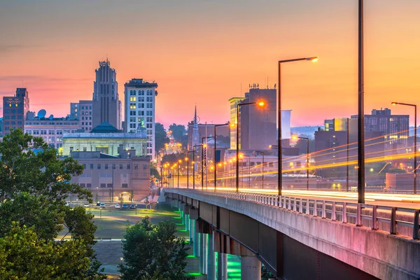 Youngstown Ohio Usa Keskustan Taivaanranta Hämärässä — kuvapankkivalokuva