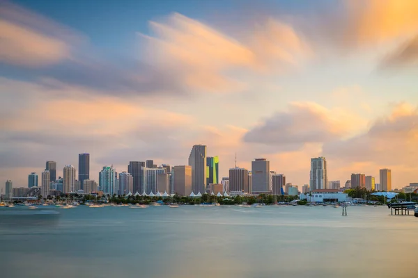 Miami Floryda Usa Panorama Śródmieścia Drugiej Strony Zatoki Biscayne Zmierzchu — Zdjęcie stockowe