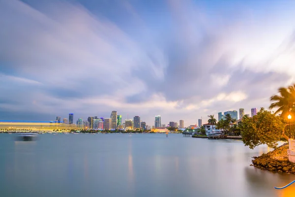 Miami Floryda Usa Panorama Śródmieścia Drugiej Strony Zatoki Biscayne Zmierzchu — Zdjęcie stockowe