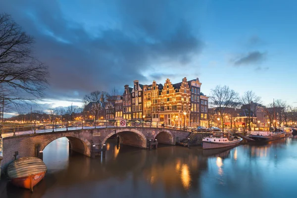 Άμστερνταμ Ολλανδία Γέφυρες Και Κανάλια Στο Λυκόφως — Φωτογραφία Αρχείου