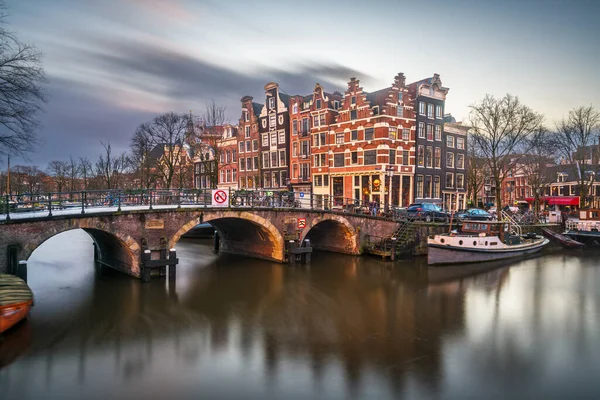Amsterdam Países Bajos Puentes Canales Crepúsculo — Foto de Stock