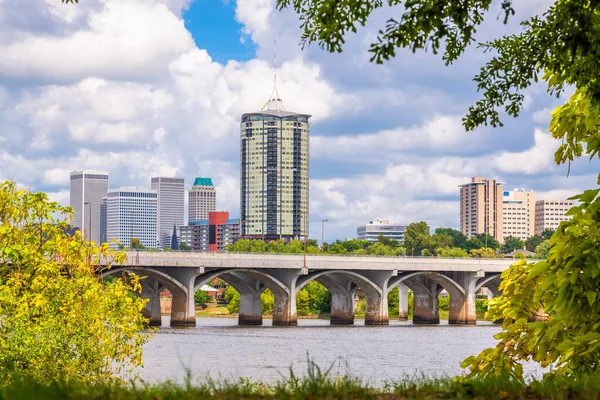 Tulsa Οκλαχόμα Ηπα Στο Κέντρο Του Ορίζοντα Στον Ποταμό Αρκάνσας — Φωτογραφία Αρχείου