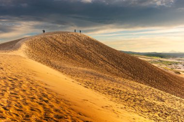 Tottori, Japonya 'nın Japon Denizi üzerindeki kum tepeleri. 