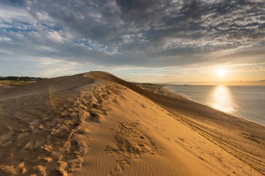 Tottori, Japonya 'nın Japon Denizi üzerindeki kum tepeleri. 