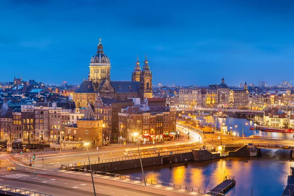 Amszterdam Hollandia Város Városképe Régi Városrész Felett Szent Miklós Bazilikával — Stock Fotó
