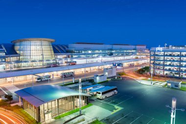 TOKYO, JAPONYA - 1 Eylül 2015: Gece Haneda Havaalanı 'nın dışı.