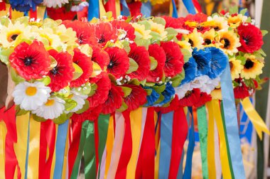 Ukraynalı çelenk satırda asılı