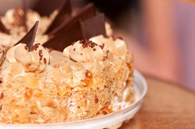 Badem fişle kremalı pasta