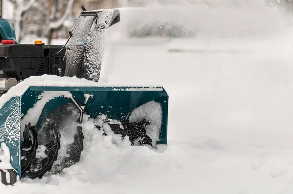 Máquina de nieve manual en la calle —  Fotos de Stock