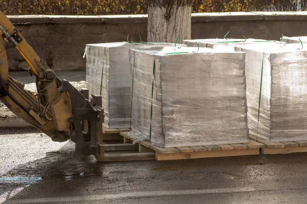  forklift paletleri ile yük taşıma 