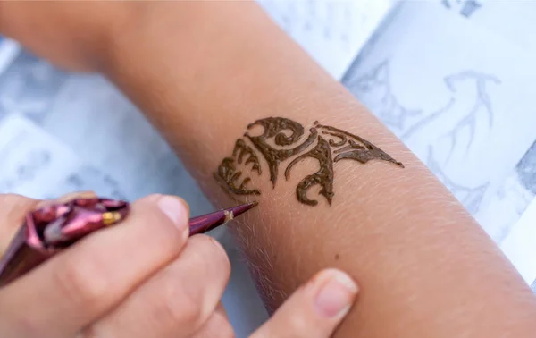 Dibujo mehendi en la mano — Foto de Stock