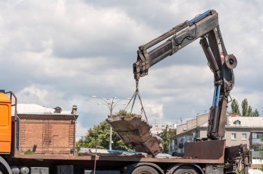 Vinç betonarme döşeme yükleme makinedir