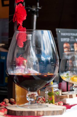 İçki gleg, limonata, içki ile büyük gla nane ile counter