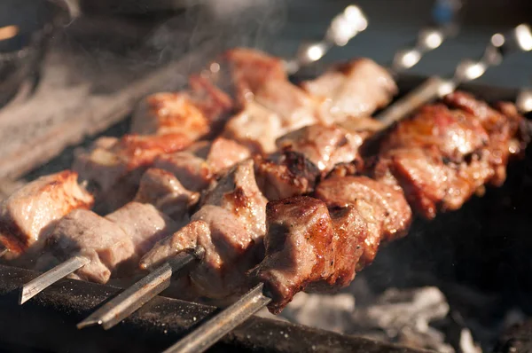 Meat on skewers is fried on a grill — Stock Photo, Image