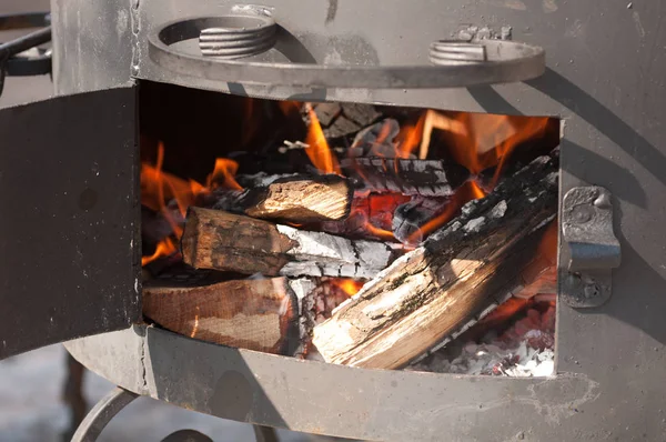 Palivové dřevo spálit v troubě — Stock fotografie