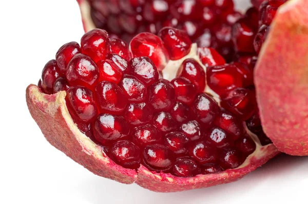 Closeup pomegranate slice with ripe grains — Stock Photo, Image