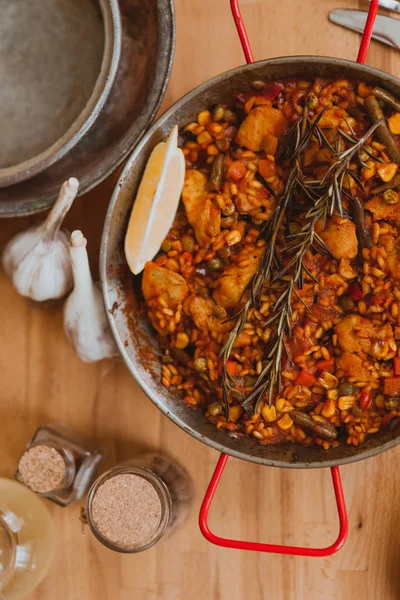 Tavuk lezzetli İspanyol paella
