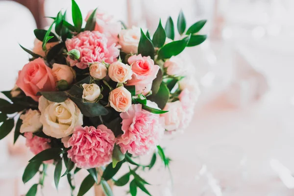 Düğün buket peonies ve güller