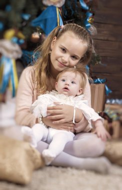 Aşık iki kız kardeş. Aile kavramı