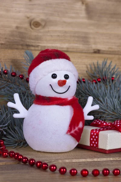 Natale divertente pupazzi di neve decorativi su tavola di legno — Foto Stock
