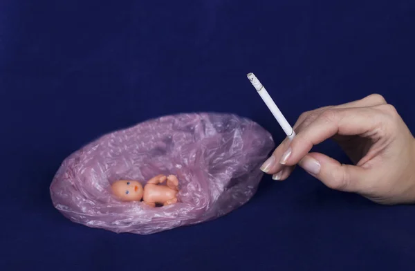 A károk a terhesség alatti dohányzás — Stock Fotó