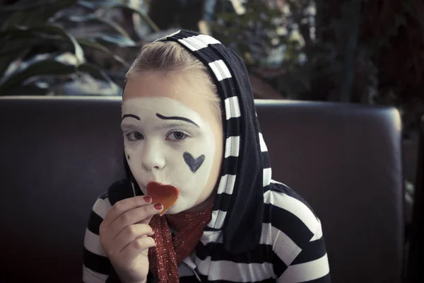 Fille sous la forme d'acteur mime — Photo