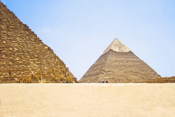 Piramida Chefrena. Widok na piramidy w Gizie. Egipt. Cairo. — Zdjęcie stockowe