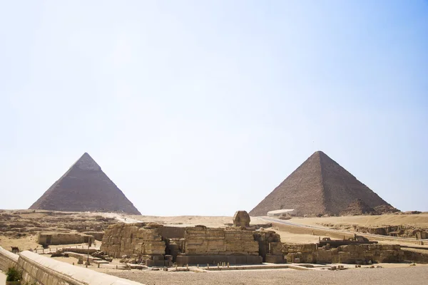 Piramide van Chefren. Uitzicht op de piramides van Gizeh. Egypte. Cairo. — Stockfoto