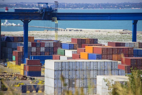 Przemysłowe transportu ładunków kontenerowych statków dla koncepcji logistycznych Import i eksport. — Zdjęcie stockowe