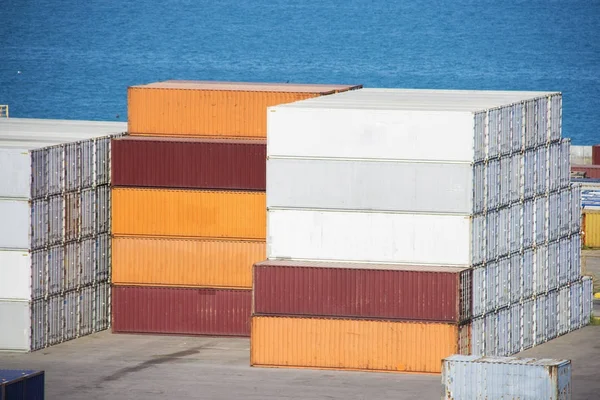 Грузовой корабль промышленных контейнеров для концепции логистического импорта . — стоковое фото