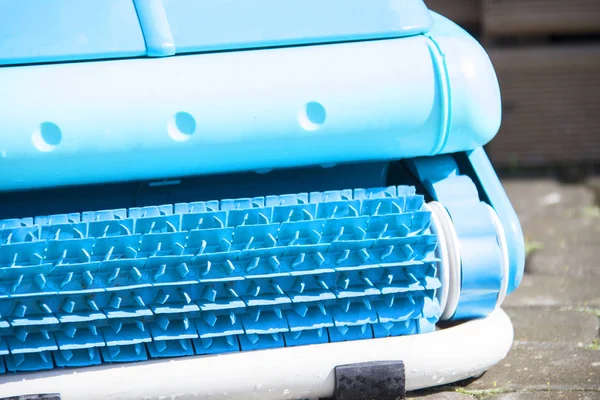 Cleaning robot for cleaning the bottom of swimming pools. — Stock Photo, Image