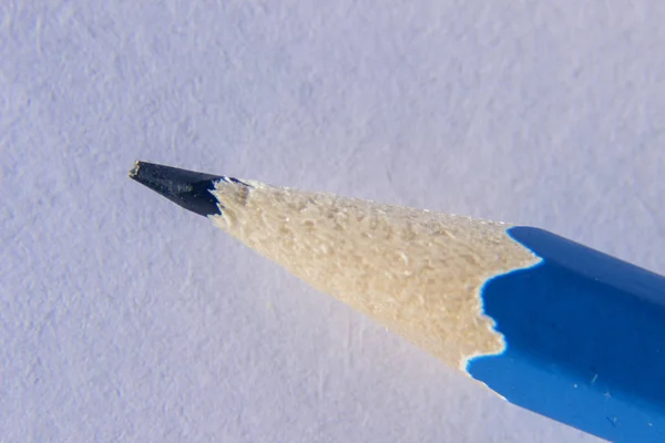 Detalhe macro de um grafite a lápis com um fundo neutro . — Fotografia de Stock