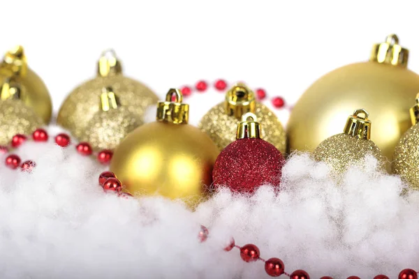 Ramo di albero di Natale con aghi corti decorati giocattoli isolati su sfondo bianco . — Foto Stock