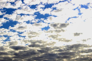 Gökyüzü / mavi arkaplan bulutlu / Gökyüzü bulutlu.