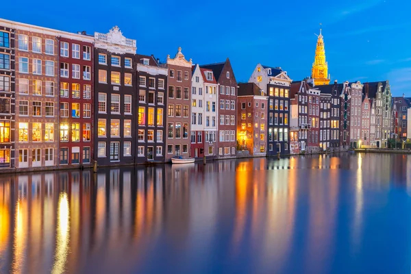 Νύχτα τα χαρακτηριστικά σπιτάκια Άμστερνταμ, Ολλανδία — Φωτογραφία Αρχείου