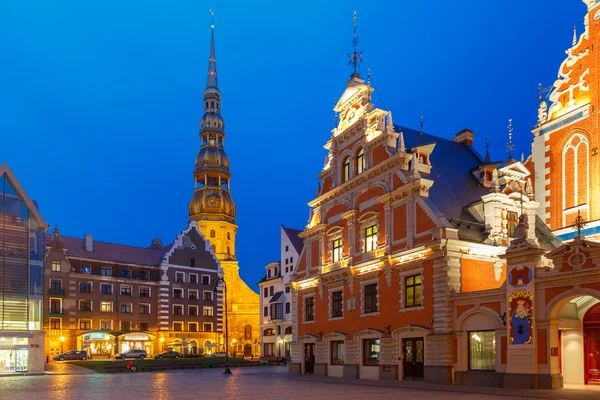 Place de l'hôtel de ville dans la vieille ville de Riga, Lettonie — Photo