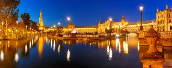 Plaza de España por la noche en Sevilla, España —  Fotos de Stock